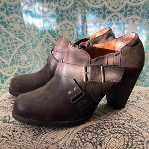 Crown Vintage booties